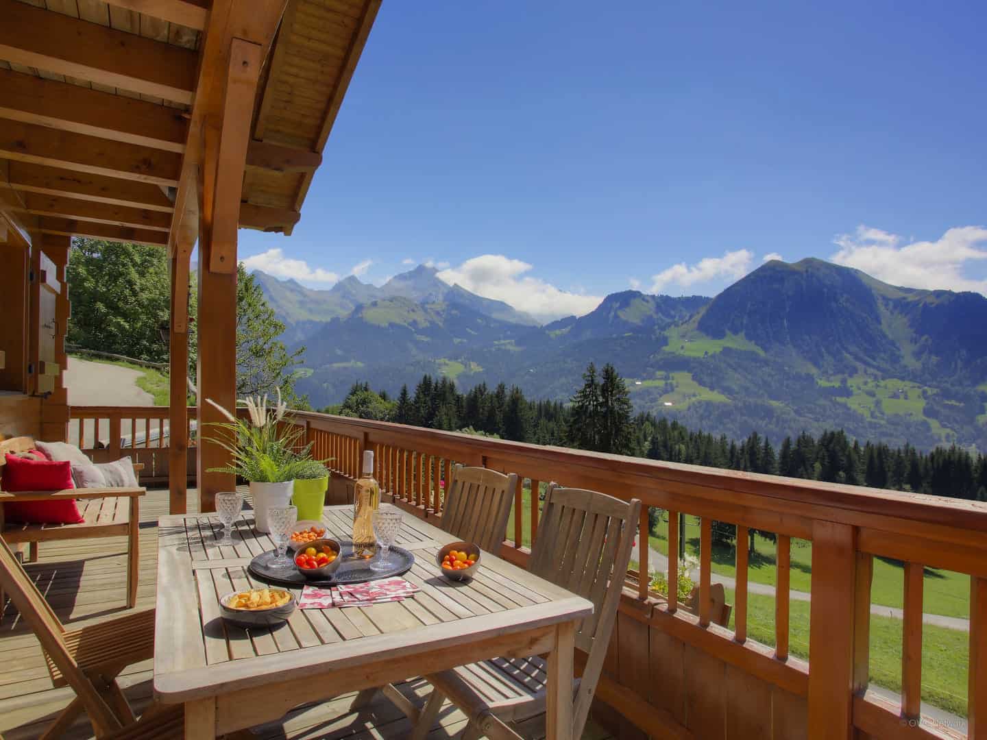 The beautiful views from the dining table on the balcony at Chalet Tekoa.