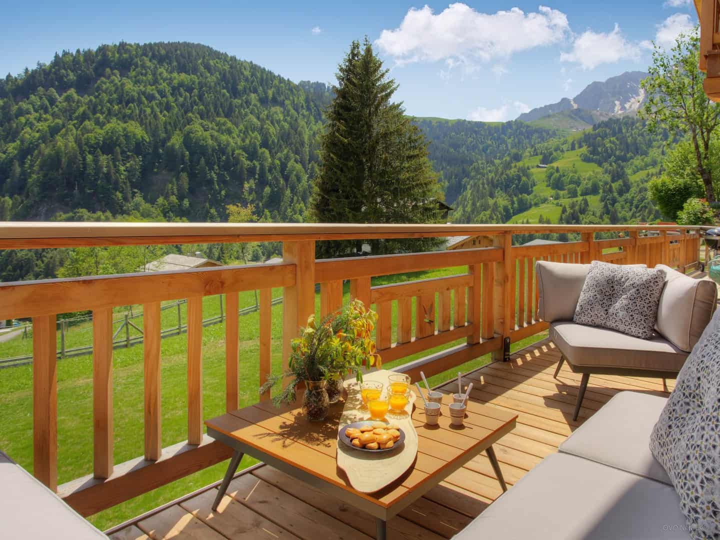 The outdoor lounge area at Chalet Sabaroc.