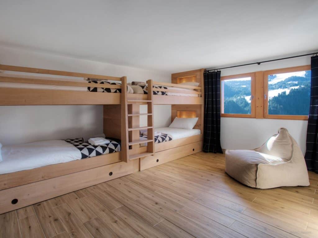 Cool kids' bedrooms: Room for 6 kids to sleep at Chalet Manoe
