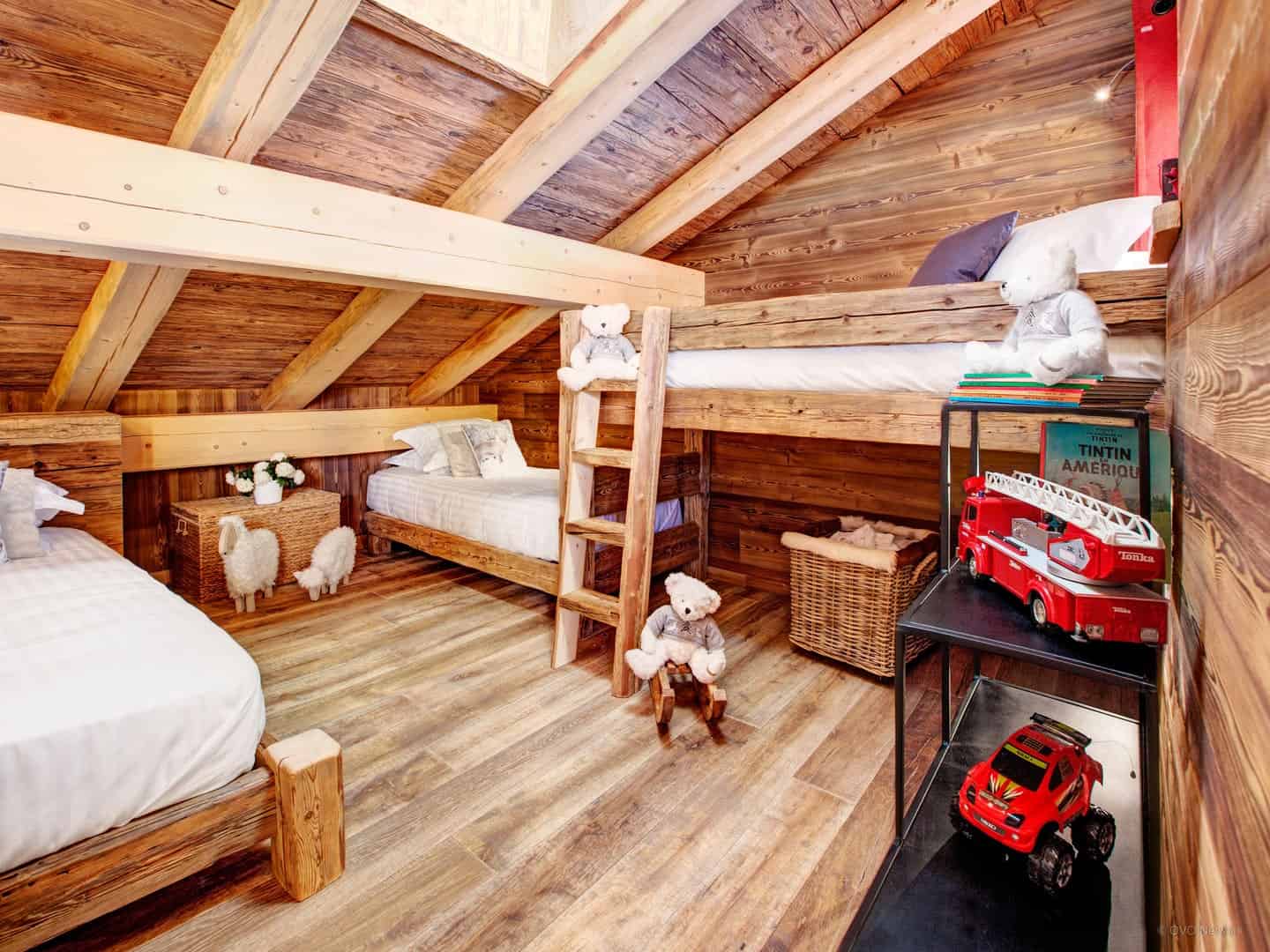 Cool kids' bedrooms: Three beds and the play space at Chalet Alti.