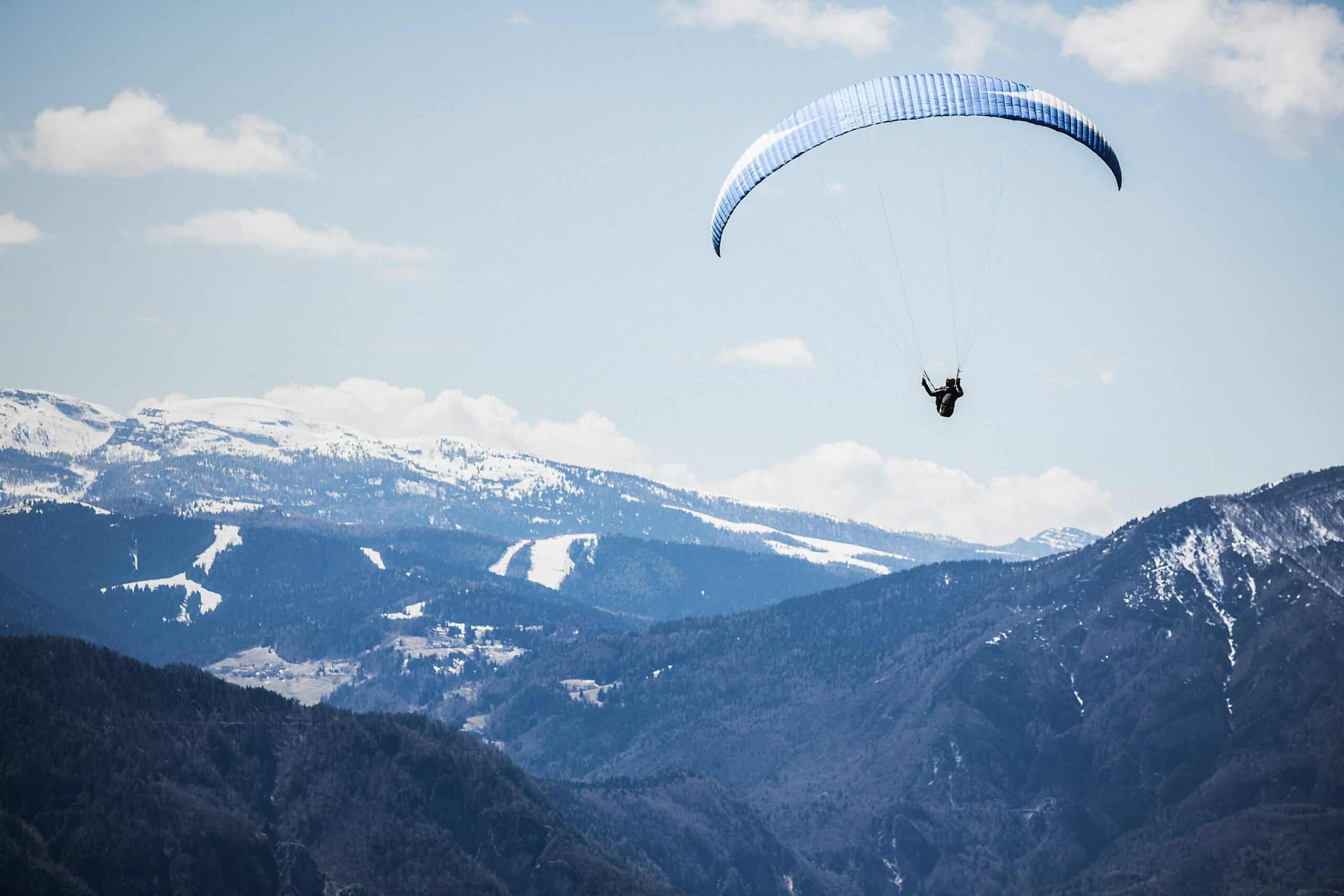 Our top 10 activities in Méribel: Paragliding