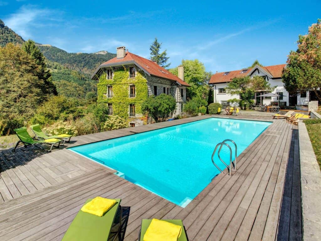 Rental properties with pools - Manoir de leschaux