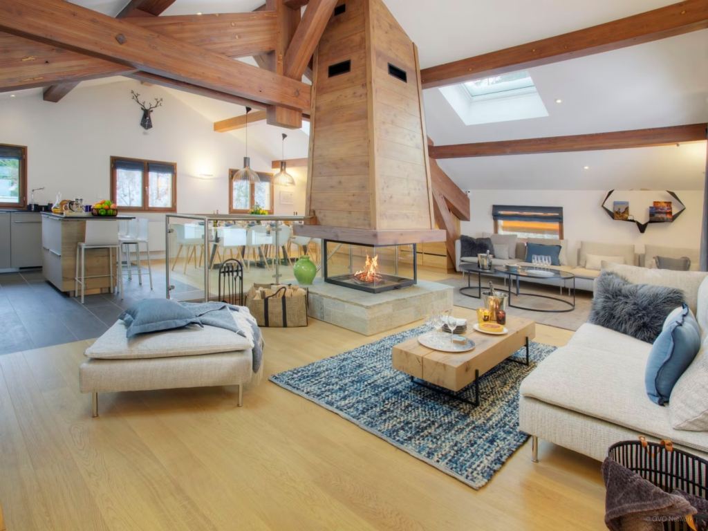 natural-and-modern-living-room-decor-ideas-open-plan-chalet-riparian