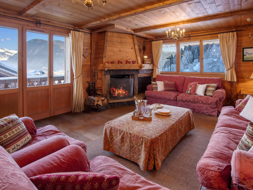 chalet-gueret-living-room-reds-traditional-style