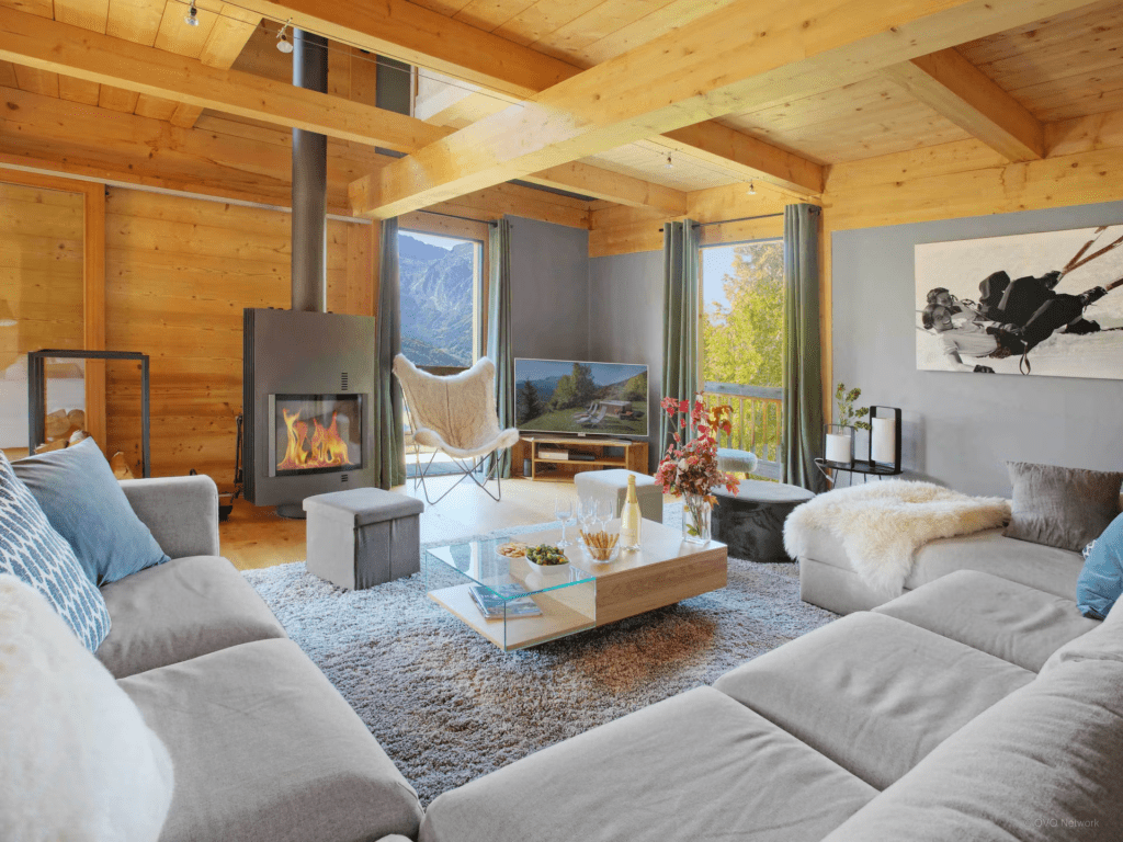 chalet-parakima-modern-living-room-peaceful-glass-elements