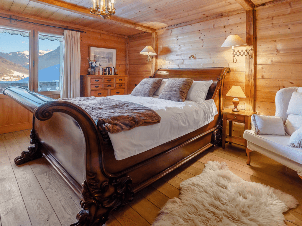chalet-gueret-alpine-style-bedroom-sleigh-bed
