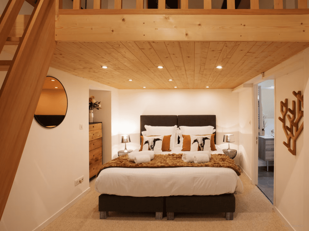 chalet-bedroom-idea-with-charm-maison-keyraute