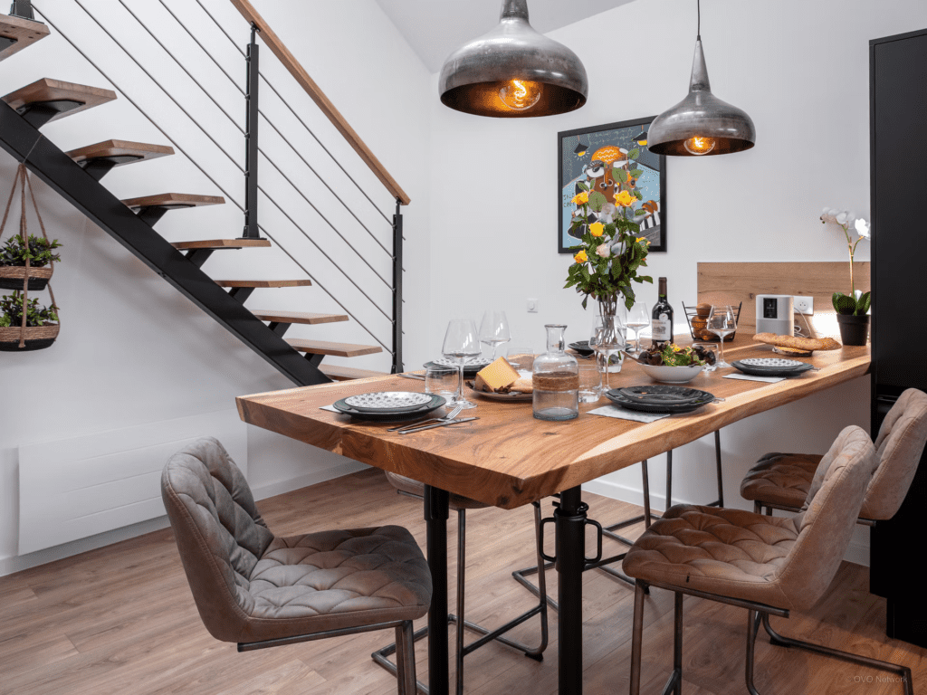 small-dining-room-idea-apartment-industrial-style-loft-yaute