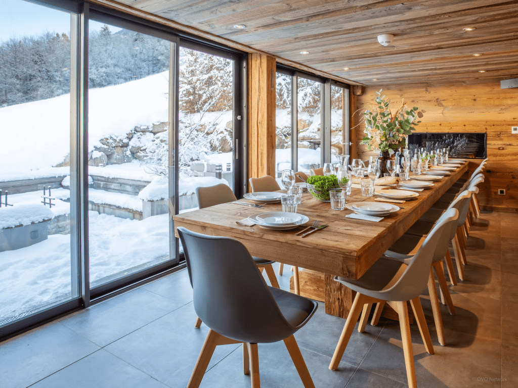 chalet-colombine-expansive-19-seater-table-bright-and-light