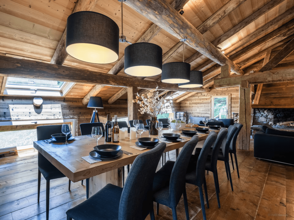 chalet-victorina-sloped-ceiling-dining-room-dark-toned-elegant-style