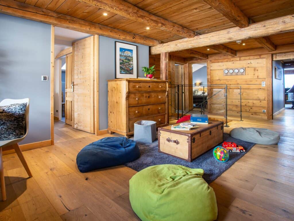 Chalet Colombine play space with bean bags