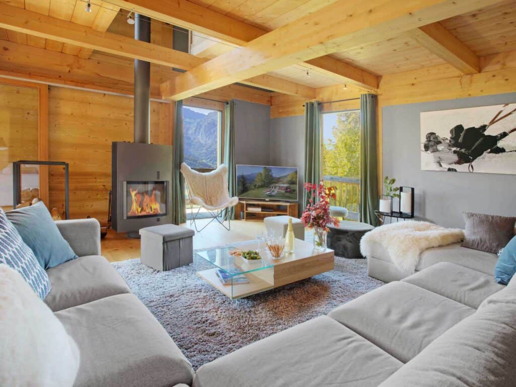Salon avec cheminée du Chalet Parakima.