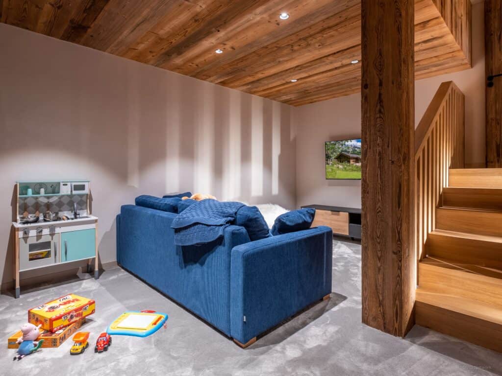Balmaz Lodge TV and kids play room