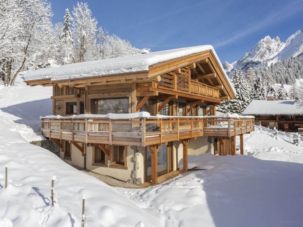 Balmaz Lodge exterior in snow