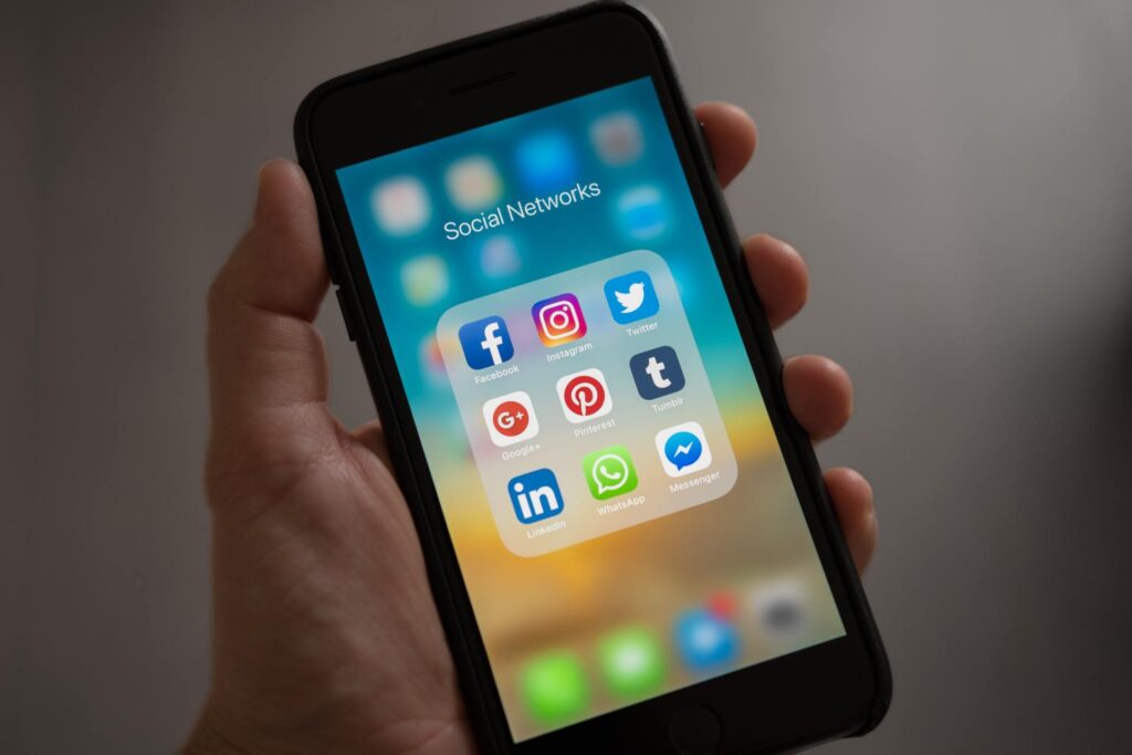 Social network apps on a mobile phone