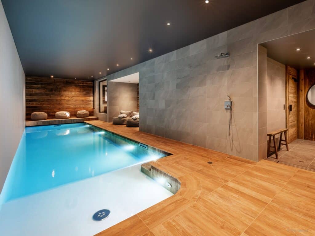 The indoor swimming pool at Zaru Lodge