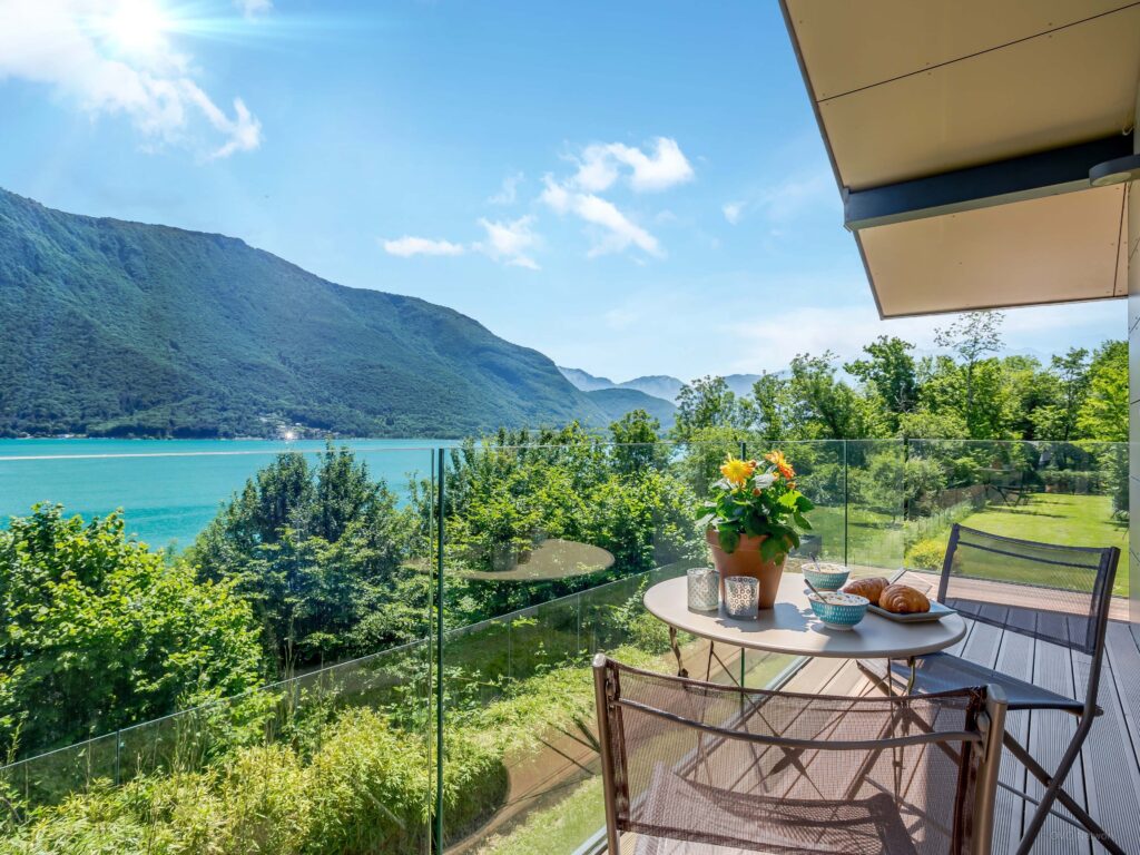 Chalet Lomatika terrace with views of Lake Annecy and the mountains