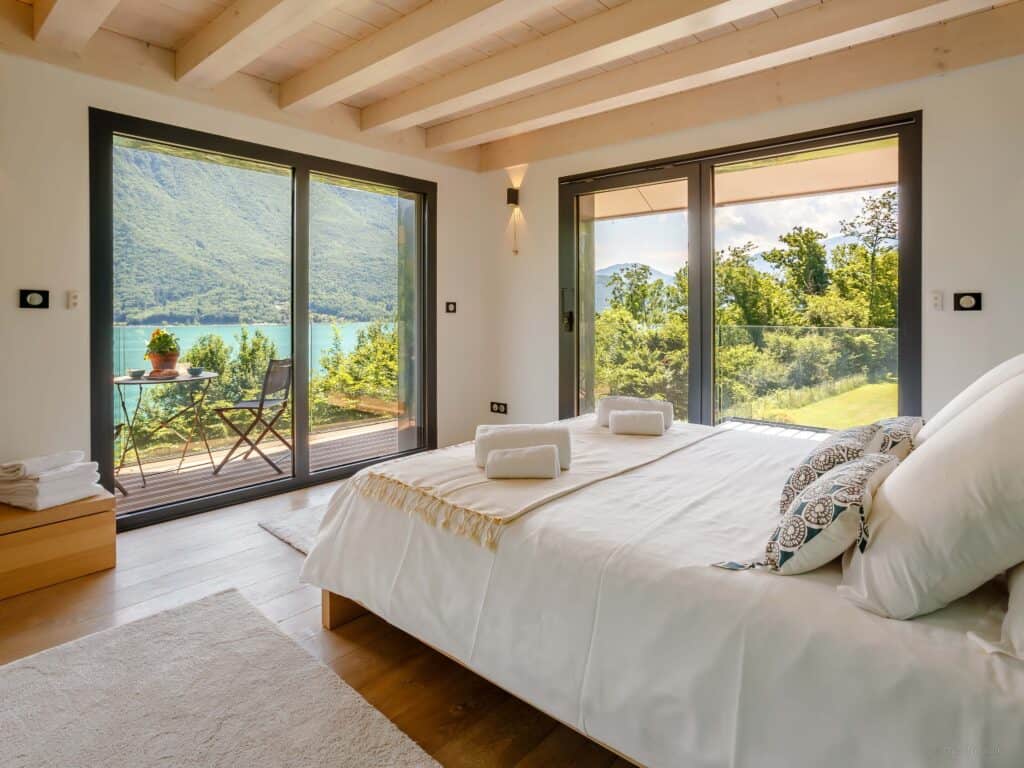 Bedroom with lake and mountain views at Chalet Lomatika