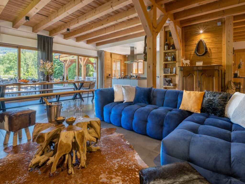 The comfortable sitting room at  Chalet Vosnes in Combloux-Megève, with over-sized sofas and a decor inspired by nature 