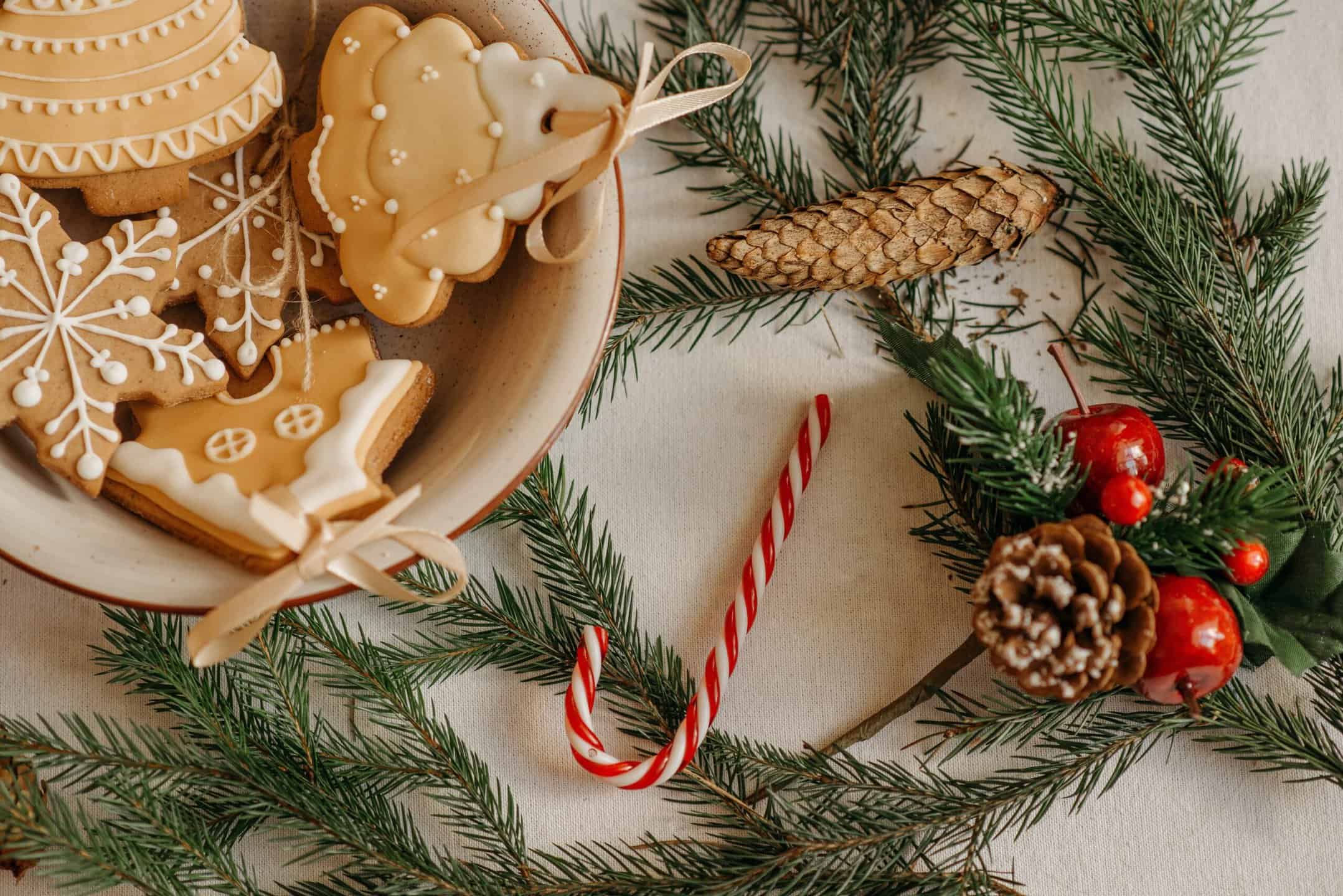 Idée déco ! Des tables de fêtes féeriques avec nos couronnes de Noël - Blog  Noël Chic : conseils déco & sapin de Noël