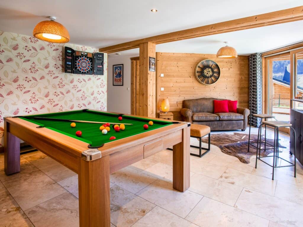 Games room with pool table at Chalet Levant Blanc