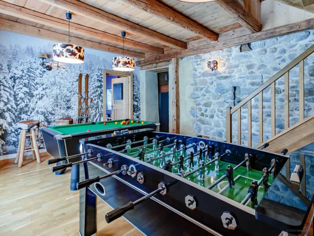 Chalet Keramis games room with retro skis