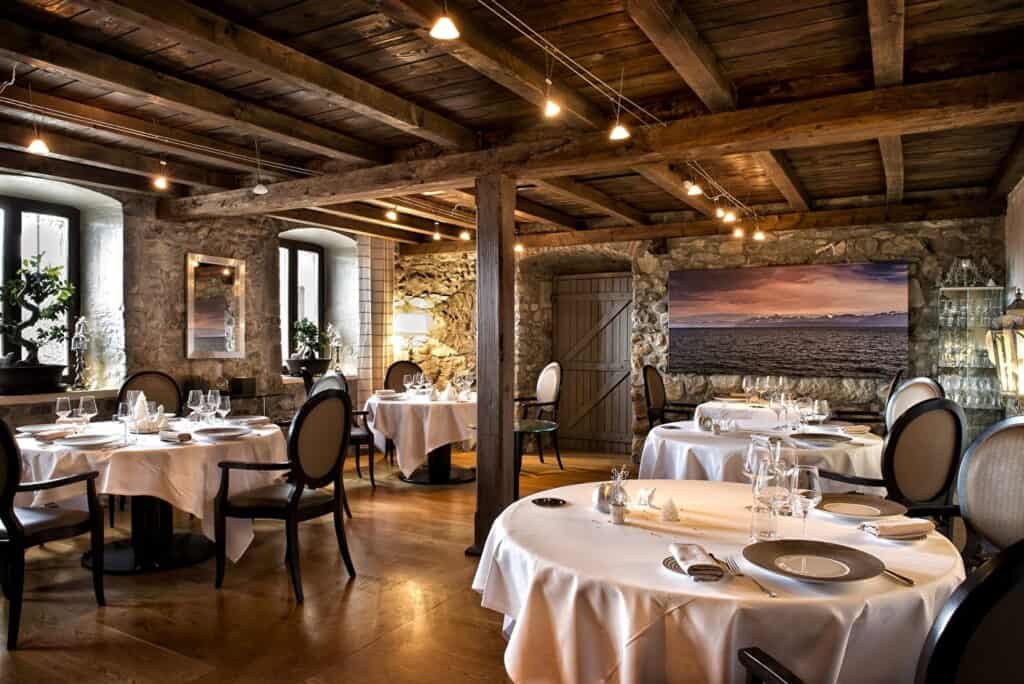 The decor at O Flaveurs is natural and authentic, and dominated by wood