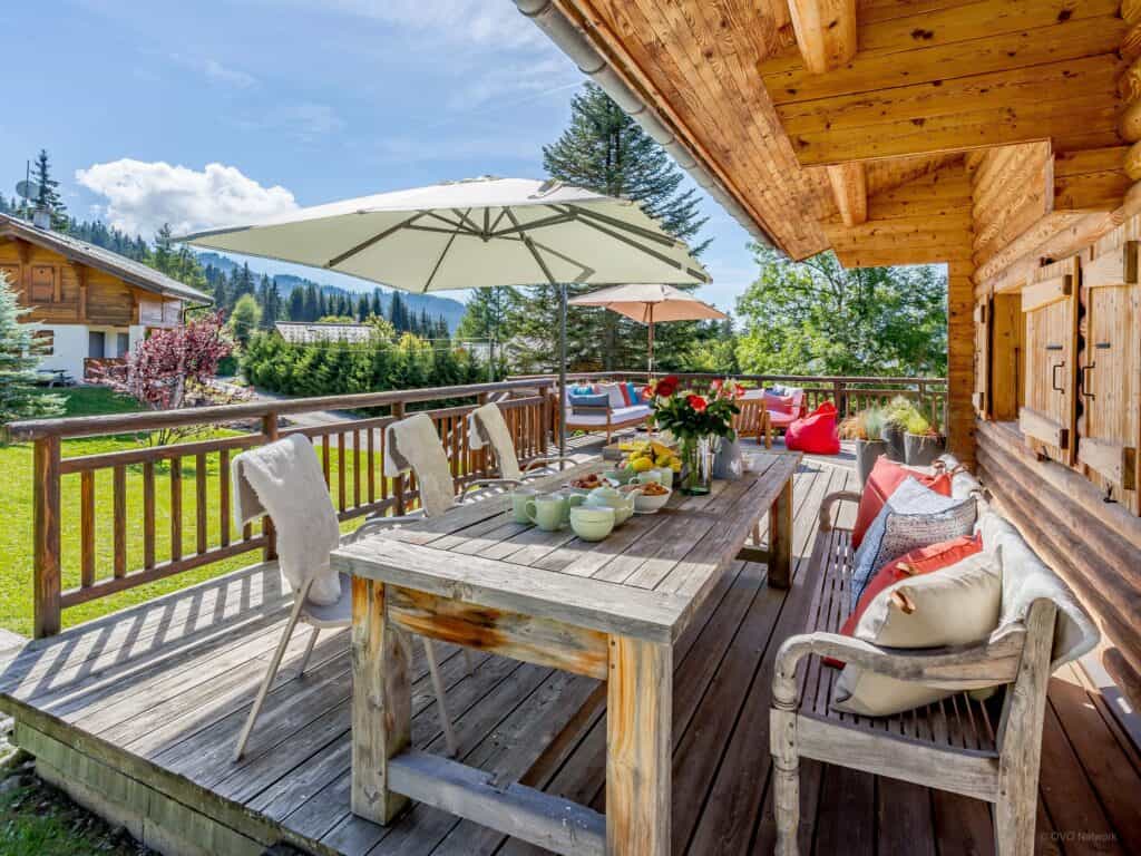 Terrace without outdoor dining and parasol at Chalet Joux Verte