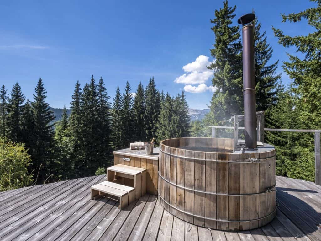 Steps up to the wooden hot tub on the terrace at Chalet Minnetonka