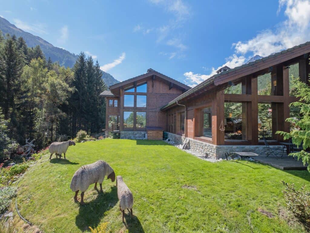 The sheep sculptures which gave Chalet Cinq Moutons its name