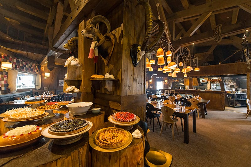 L'intérieur en bois du restaurant Le Panoramic
