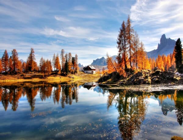 Paysage d'automne en moyenne montagne, en Haute-Savoie.