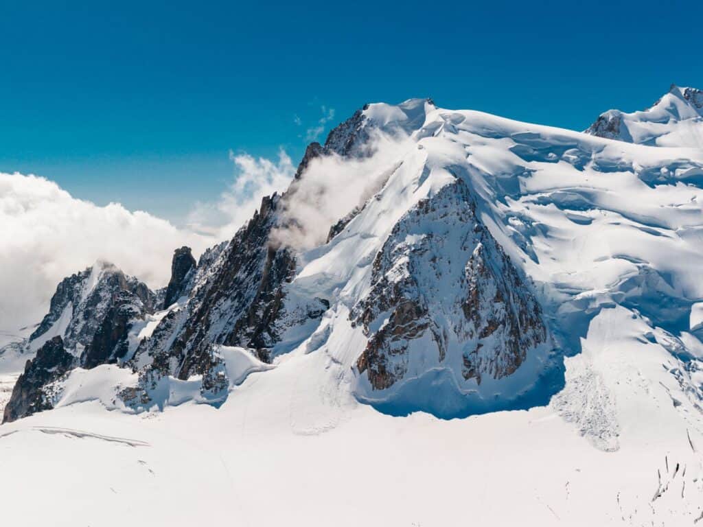 Magnifique paysage desommets de montagne.