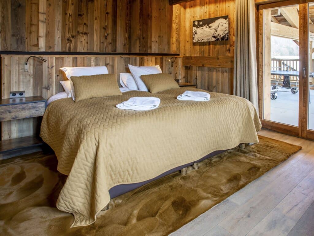 Bedroom with earthy beige tones at La Ferme de Mila