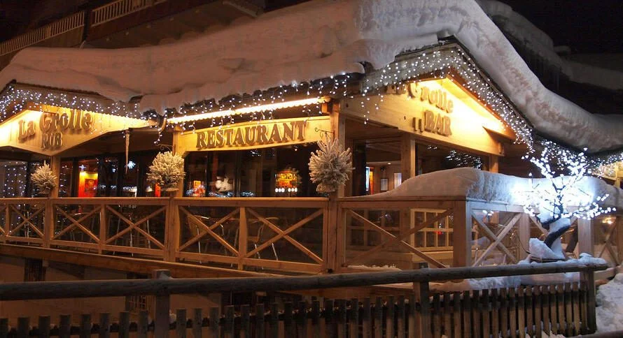 La Grolle restaurant and bar in the snow