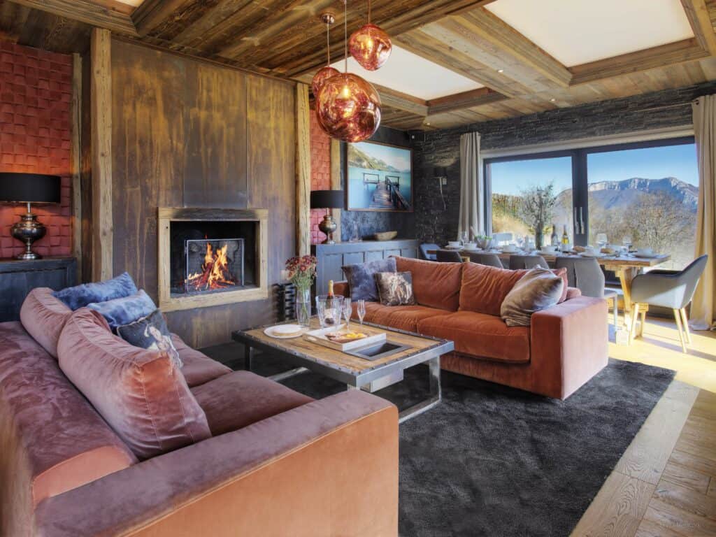 The living room at Chalet Kalyssia.