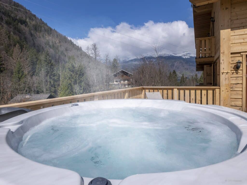 The hot tub on the terrace at Chalet Choquette