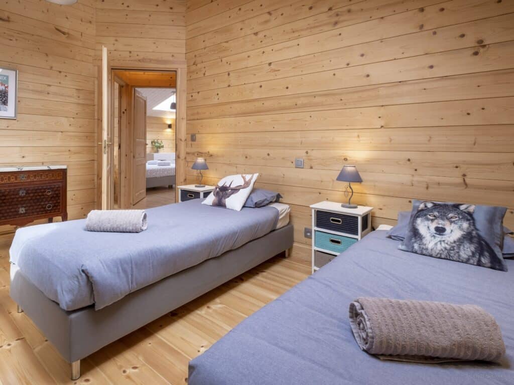 a twin bedroom at Chalet Choquette
