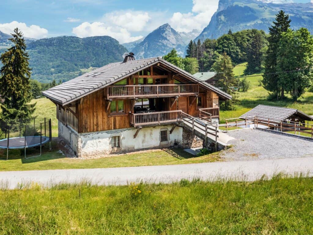 Rustic chalet with mountains and trampoline