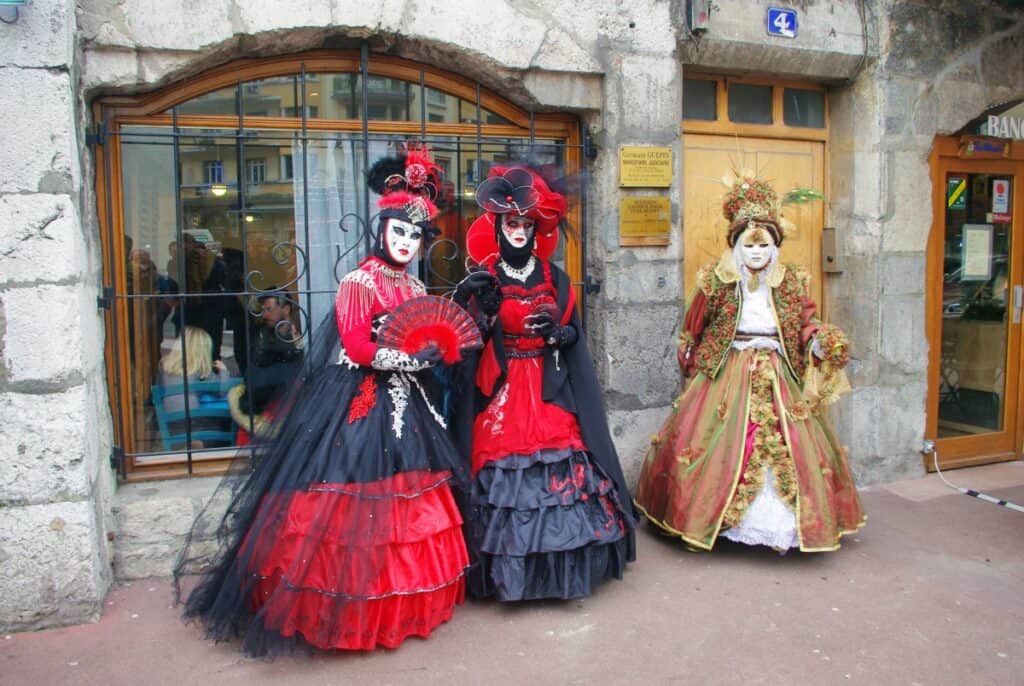 3 people dressed in costumes for the Venetian carnival