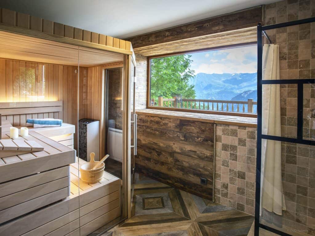 Sauna dans un chalet en montagne.