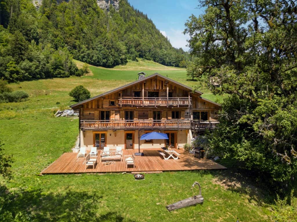 A chalet with a furnished terrace, set in mountain pasture