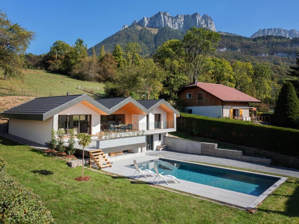 The outdoor swimming pool at Villa Trois Lauriers.