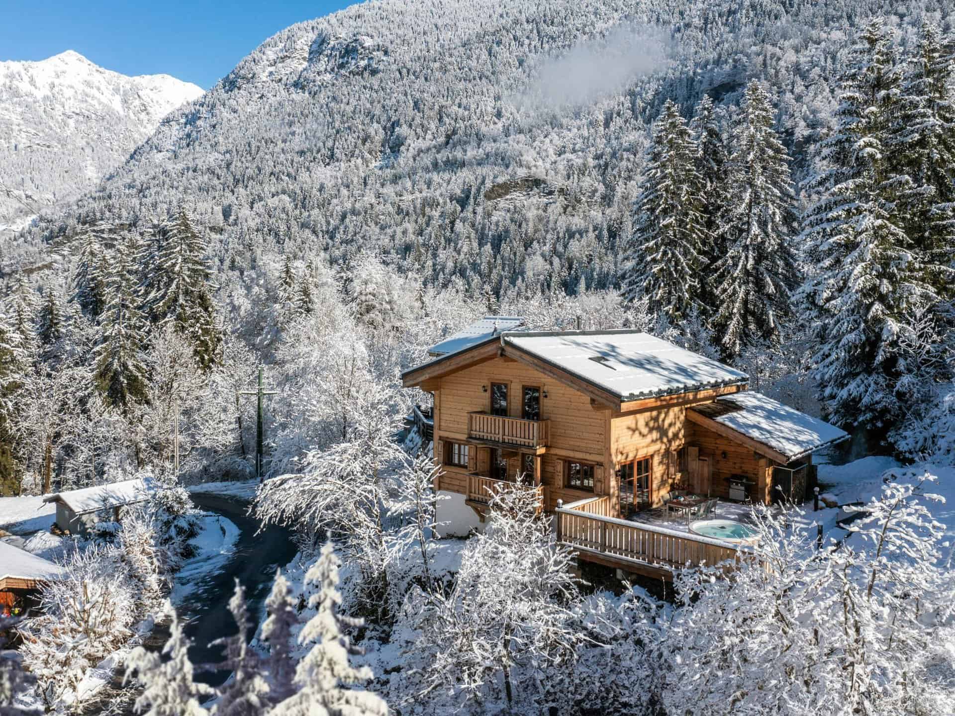 The snowy chalet Choquette.