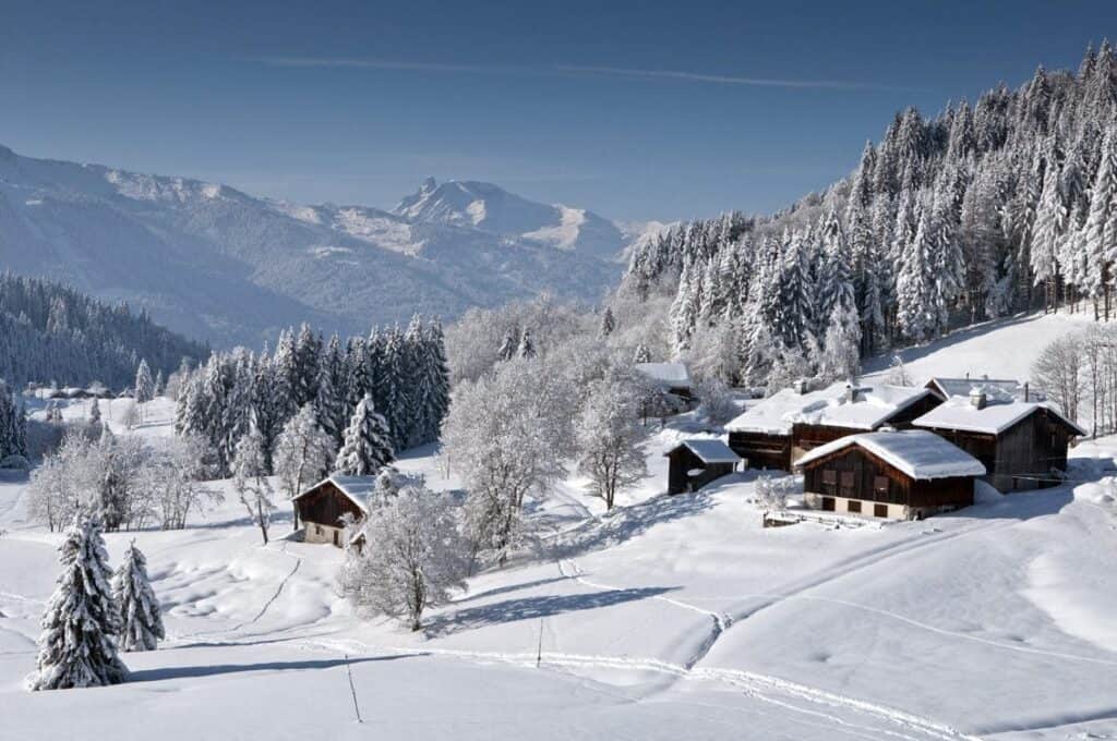 Chalets at the foot of the slopes, covered in snow.